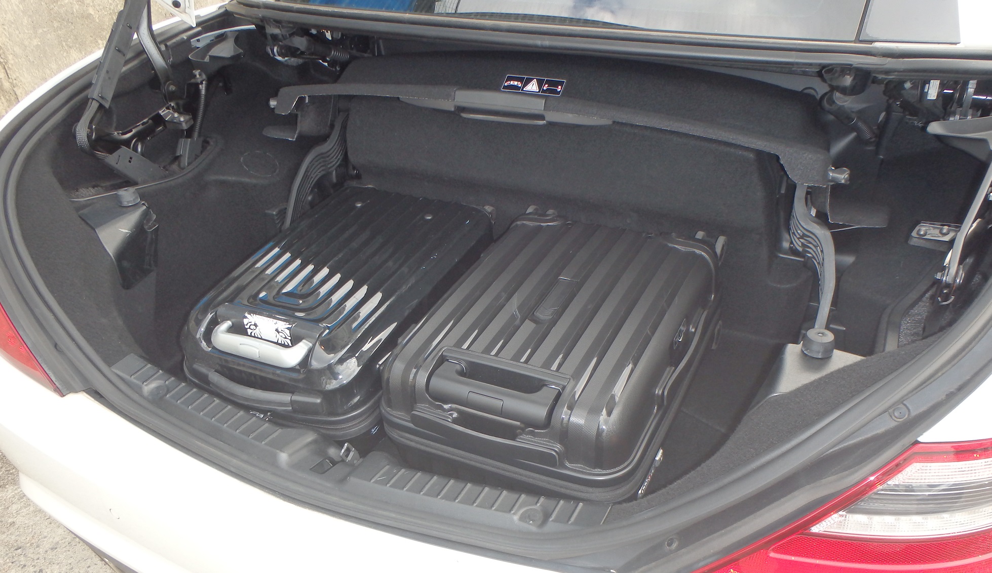 SLK200　AMGスポーツパッケージ（ホワイト2 ）のトランク